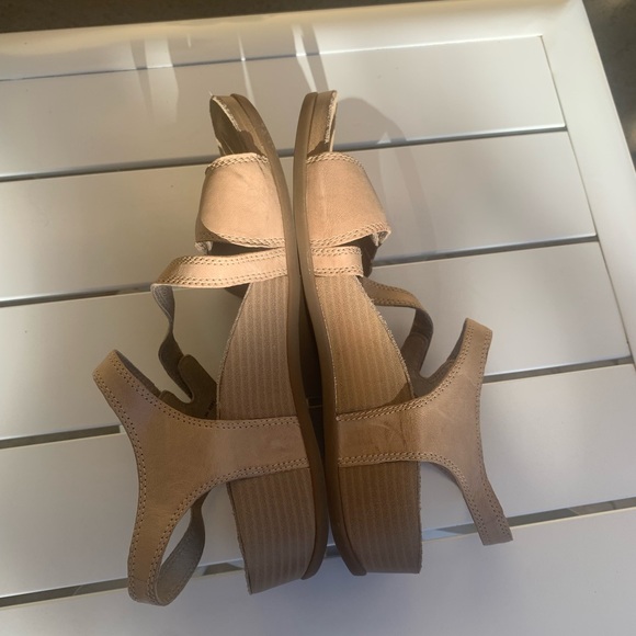 Abeo Biosystem tan leather sandals size 9N - Picture 13 of 15